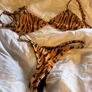CORAL SWIM TIGER SET
